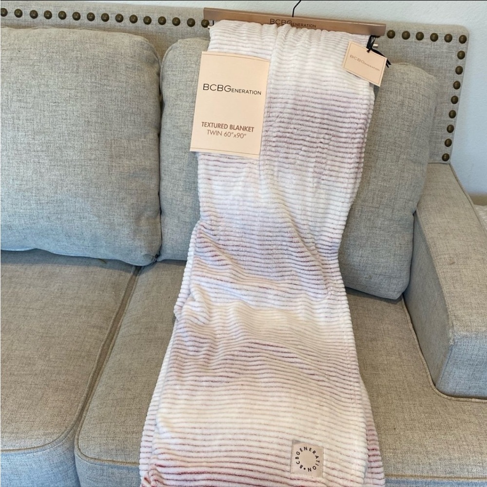 NEW
BCBGenereration Texture Blanket 60” x 90”